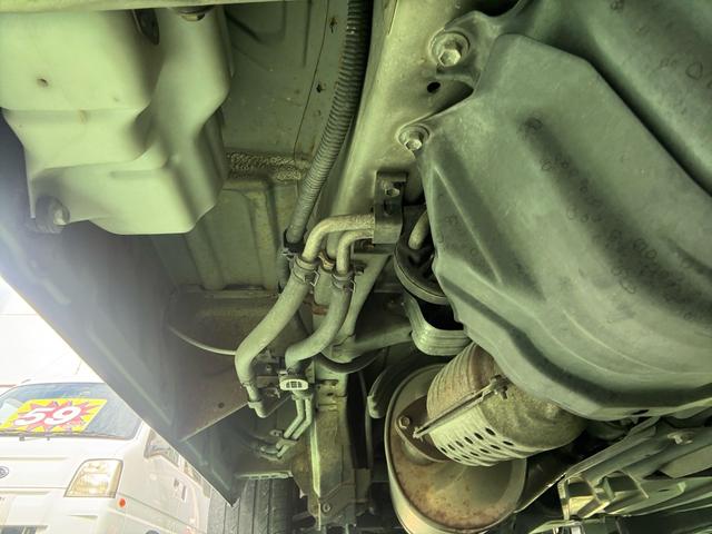 ハイエースワゴン スーパーカスタムリミテッド　社外アルミ　エアコン　後席エアコン　パワーステアリング　パワーウィンドウ（31枚目）