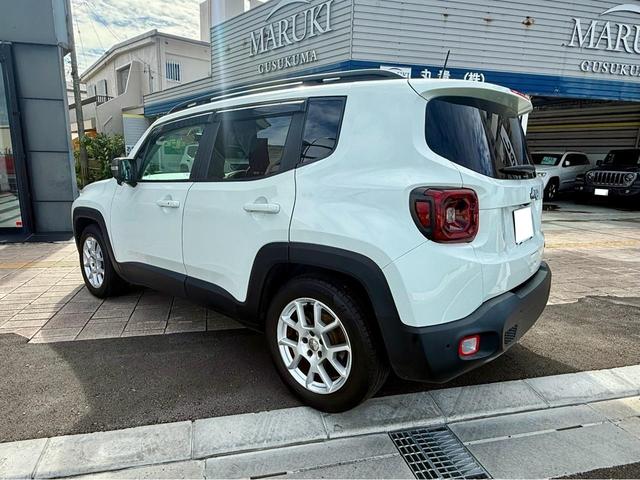 ジープ・レネゲード リミテッド レザーシート/シートヒーター/クルーズコントロール/盗難防止システム/バックカメラ/純正ナビ付/ETC付/TV付/キーレスエントリー/スマートキー/コーナーセンサー/USB入力端子/Bluetooth(8枚目)