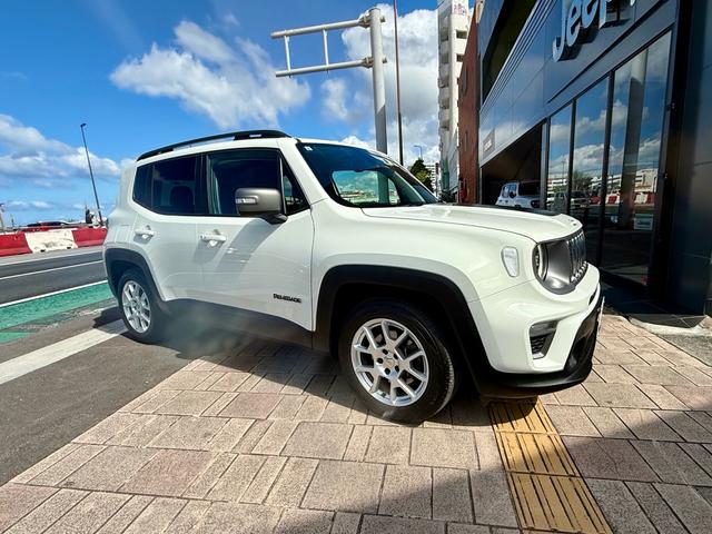 プライバシーガラスですので透過性を下げ、見えにくくする事によりプライバシーを守り安心してお乗りいただけます。