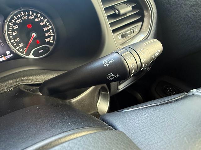 ワイパーウォッシャースイッチです。手元の操作で雨の日でも安心してお乗りいただけます。