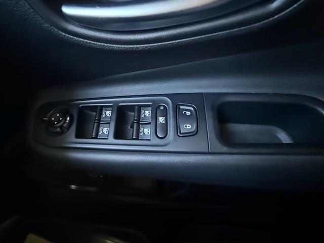 パワーウィンドウ付きですので、運転性にて全部の窓を開閉する事が可能ですので快適にドライブをお楽しみいただけます。