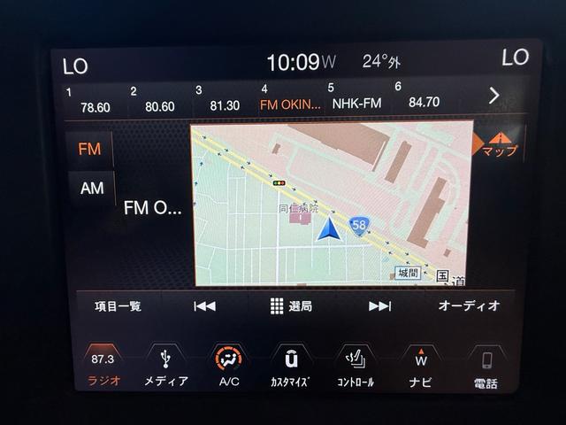 ナビを装備しており、目的地設定もスムーズで初めての場所でも安心です。操作性も良く、快適なドライブをサポートします。