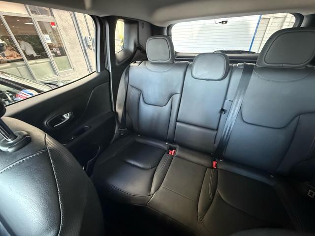 Ｊｅｅｐならではのしっかりとした座り心地で、オフロードでも安定感があります。