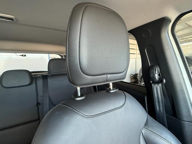 高級感のあるレザーシートになります。乗り心地も長距離ドライブには最適です。