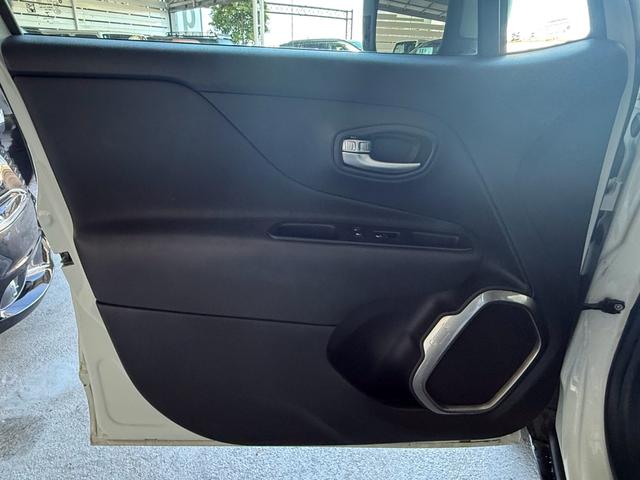 助手席側ドアパネルです。気になる点などございましたらお気軽にお問い合わせください。