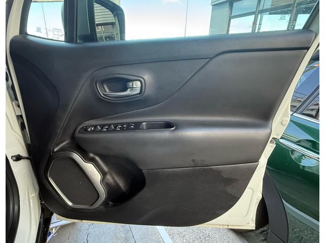 レザーシート／ＬＥＤヘッドライト／シートヒーター／走行距離４５２００ｋｍ／アダプティブクルーズクルーズコントロール／盗難防止システム／バックカメラ／地デジナビ／ＵＳＢ入力端子／Ｂｌｕｅｔｏｏｔｈ付き