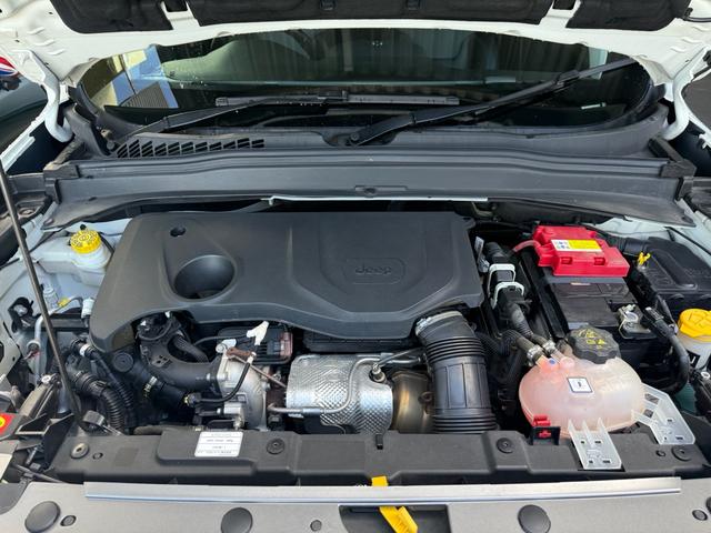 エンジンルームです！車検・点検整備・事故後の修理などは専門のメカニックスタッフがしっかりと対応いたします。安心してアフターサービスはおまかせ下さい！