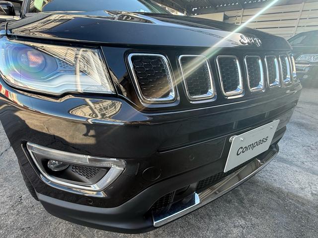 Ｊｅｅｐコンパスの個性を際立たせるフロントバンパー！外観のアクセントとして、Ｊｅｅｐらしいワイルドな印象を演出します。