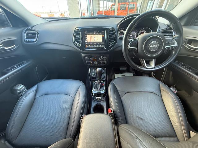 インパネ周りになります。各スイッチ部分の操作も確認済みですで使用感も少なく綺麗な状態です。