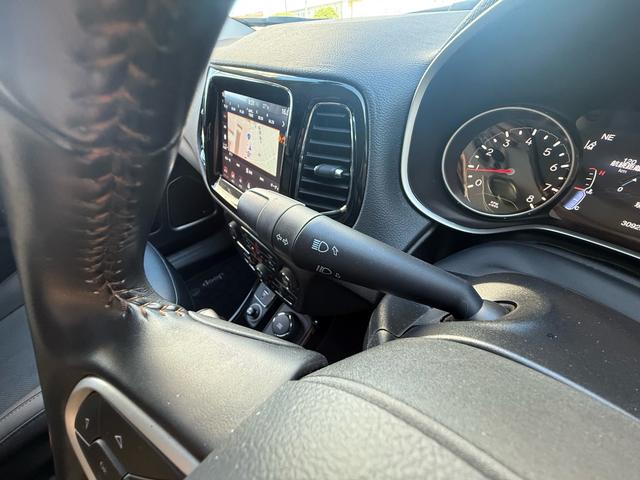 ターンシグナルスイッチです。手元で旋回の方向に合わせてターンシグナルランプを点灯させます。