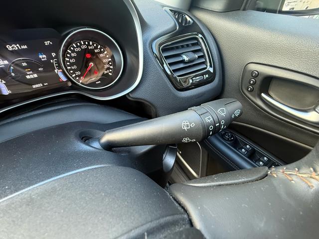 ワイパーウォッシャースイッチです。手元の操作で雨の日でも安心してお乗りいただけます。