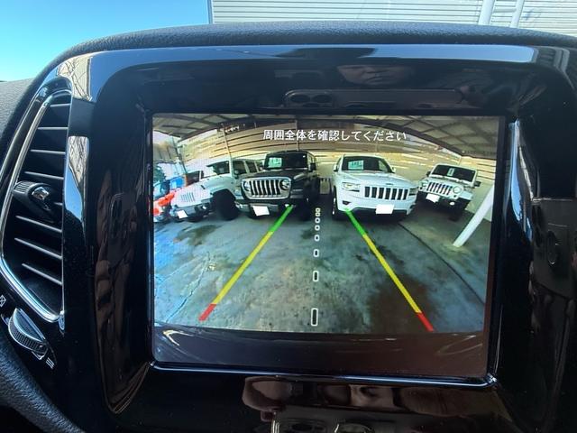 バックのカメラも搭載しておりますので駐車も安心して行えます。駐車が苦手な方にもオススメな便利機能です！