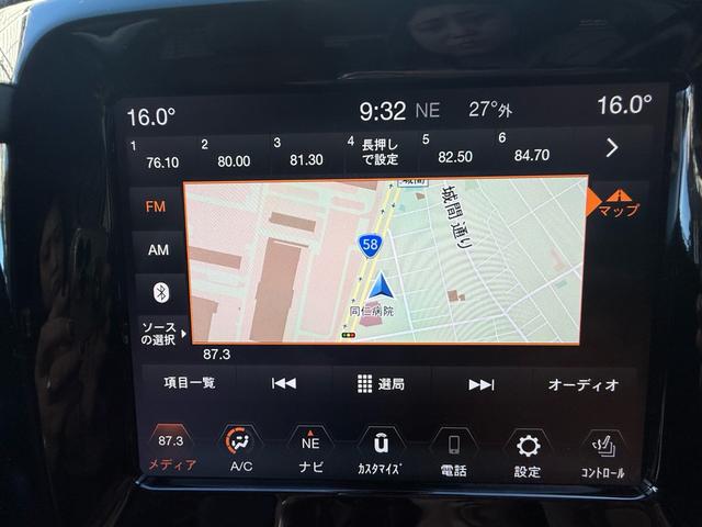 ナビを装備しており、目的地設定もスムーズで初めての場所でも安心です。操作性も良く、快適なドライブをサポートします。