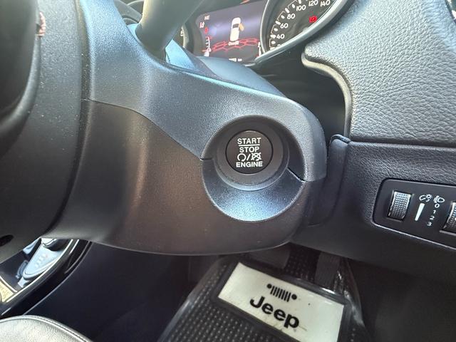 エンジン始動・停止はボタンを押すだけです。キーを所持しているだけで施錠・開錠からエンジン始動・停止が可能です！