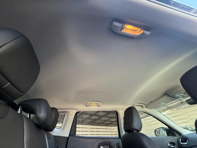 室内から見たルーフ部分です。店頭にて現車確認できます。ぜひお客様の目でお確かめ下さいませ。