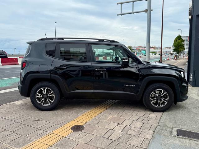 ジープ・レネゲード ロンジチュード　ＬＥＤヘッドランプ／クルーズコントロール／盗難防止システム／バックカメラ／純正Ｕコネクトディスプレイオーディオ／キーレスエントリー／ＥＴＣ付／ＵＳＢ入力端子／Ｂｌｕｅｔｏｏｔｈ／走行距離４３２００ｋｍ（15枚目）