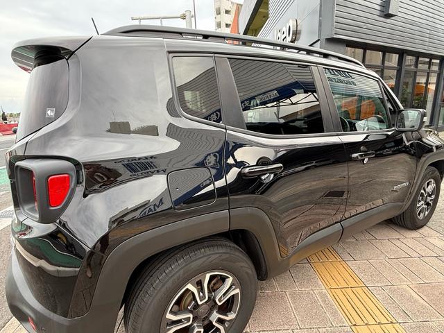 ジープ・レネゲード ロンジチュード　ＬＥＤヘッドランプ／クルーズコントロール／盗難防止システム／バックカメラ／純正Ｕコネクトディスプレイオーディオ／キーレスエントリー／ＥＴＣ付／ＵＳＢ入力端子／Ｂｌｕｅｔｏｏｔｈ／走行距離４３２００ｋｍ（27枚目）