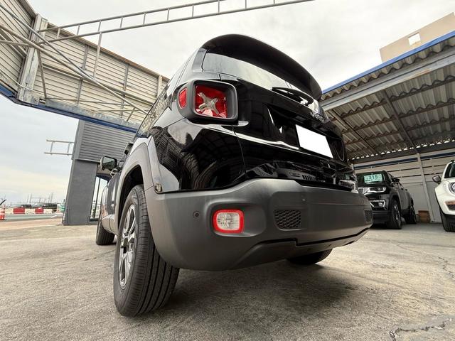 ジープ・レネゲード ロンジチュード　ＬＥＤヘッドランプ／クルーズコントロール／盗難防止システム／バックカメラ／純正Ｕコネクトディスプレイオーディオ／キーレスエントリー／ＥＴＣ付／ＵＳＢ入力端子／Ｂｌｕｅｔｏｏｔｈ／走行距離４３２００ｋｍ（30枚目）