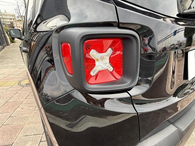 ジープ・レネゲード ロンジチュード　ＬＥＤヘッドランプ／クルーズコントロール／盗難防止システム／バックカメラ／純正Ｕコネクトディスプレイオーディオ／キーレスエントリー／ＥＴＣ付／ＵＳＢ入力端子／Ｂｌｕｅｔｏｏｔｈ／走行距離４３２００ｋｍ（31枚目）