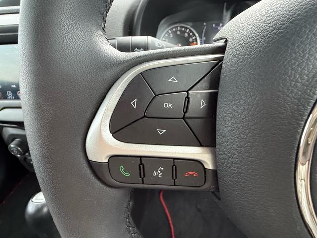 ジープ・レネゲード ロンジチュード　ＬＥＤヘッドランプ／クルーズコントロール／盗難防止システム／バックカメラ／純正Ｕコネクトディスプレイオーディオ／キーレスエントリー／ＥＴＣ付／ＵＳＢ入力端子／Ｂｌｕｅｔｏｏｔｈ／走行距離４３２００ｋｍ（41枚目）