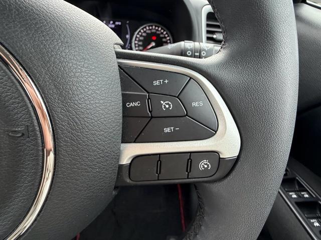 ジープ・レネゲード ロンジチュード　ＬＥＤヘッドランプ／クルーズコントロール／盗難防止システム／バックカメラ／純正Ｕコネクトディスプレイオーディオ／キーレスエントリー／ＥＴＣ付／ＵＳＢ入力端子／Ｂｌｕｅｔｏｏｔｈ／走行距離４３２００ｋｍ（42枚目）