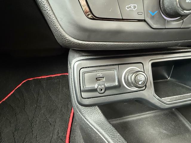 ジープ・レネゲード ロンジチュード　ＬＥＤヘッドランプ／クルーズコントロール／盗難防止システム／バックカメラ／純正Ｕコネクトディスプレイオーディオ／キーレスエントリー／ＥＴＣ付／ＵＳＢ入力端子／Ｂｌｕｅｔｏｏｔｈ／走行距離４３２００ｋｍ（50枚目）