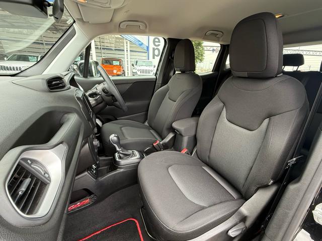 ジープ・レネゲード ロンジチュード　ＬＥＤヘッドランプ／クルーズコントロール／盗難防止システム／バックカメラ／純正Ｕコネクトディスプレイオーディオ／キーレスエントリー／ＥＴＣ付／ＵＳＢ入力端子／Ｂｌｕｅｔｏｏｔｈ／走行距離４３２００ｋｍ（56枚目）