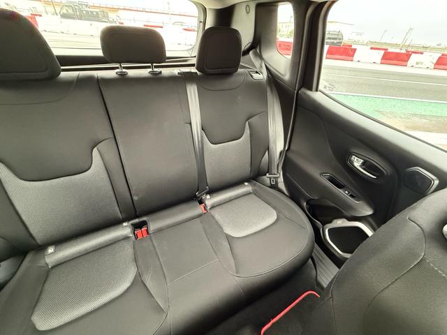 ジープ・レネゲード ロンジチュード　ＬＥＤヘッドランプ／クルーズコントロール／盗難防止システム／バックカメラ／純正Ｕコネクトディスプレイオーディオ／キーレスエントリー／ＥＴＣ付／ＵＳＢ入力端子／Ｂｌｕｅｔｏｏｔｈ／走行距離４３２００ｋｍ（61枚目）