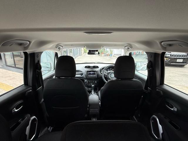 ジープ・レネゲード ロンジチュード　ＬＥＤヘッドランプ／クルーズコントロール／盗難防止システム／バックカメラ／純正Ｕコネクトディスプレイオーディオ／キーレスエントリー／ＥＴＣ付／ＵＳＢ入力端子／Ｂｌｕｅｔｏｏｔｈ／走行距離４３２００ｋｍ（65枚目）