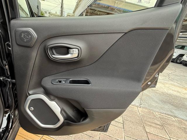 ジープ・レネゲード ロンジチュード　ＬＥＤヘッドランプ／クルーズコントロール／盗難防止システム／バックカメラ／純正Ｕコネクトディスプレイオーディオ／キーレスエントリー／ＥＴＣ付／ＵＳＢ入力端子／Ｂｌｕｅｔｏｏｔｈ／走行距離４３２００ｋｍ（69枚目）