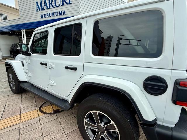 左側側面です。店頭にて現車確認できますので、ぜひお客様の目でお確かめ下さい。