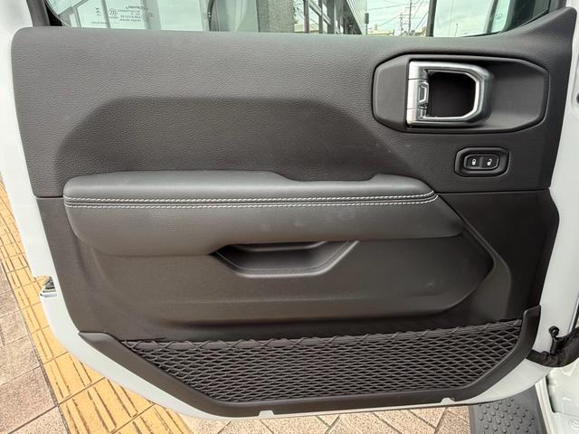 助手席側ドアパネルです。気になる点などございましたらお気軽にお問い合わせください。