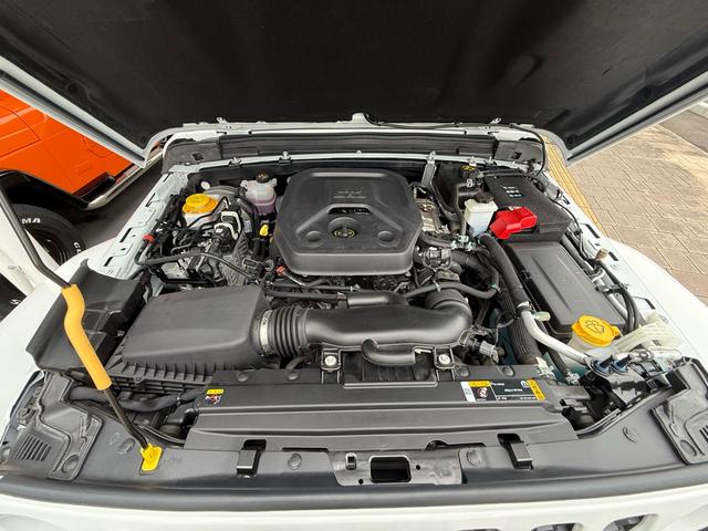 エンジンルームです！車検・点検整備・事故後の修理などは専門のメカニックスタッフがしっかりと対応いたします。安心してアフターサービスはおまかせ下さい！