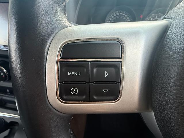 メーターのマルチビューディスプレイの操作等をステアリングで簡単に行えます。