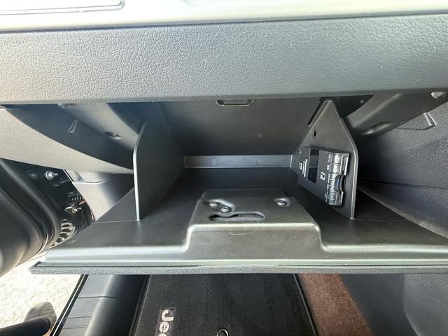 ＥＴＣはグローブボックス内に装備されてまります。高速道路の乗り降りも楽々です！