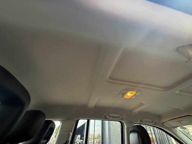 室内からのルーフ部分も綺麗な状態を維持。Ｊｅｅｐらしいタフな質感を感じられます。