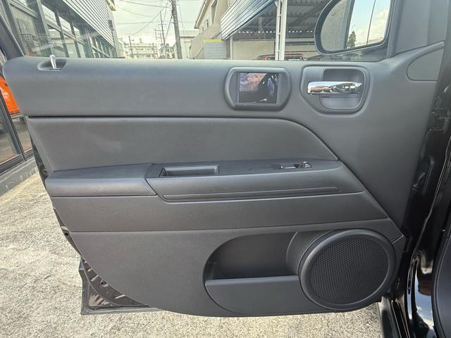 助手席側ドアパネルには、サイドカメラも装備させておりますので安心してお乗りいただけます