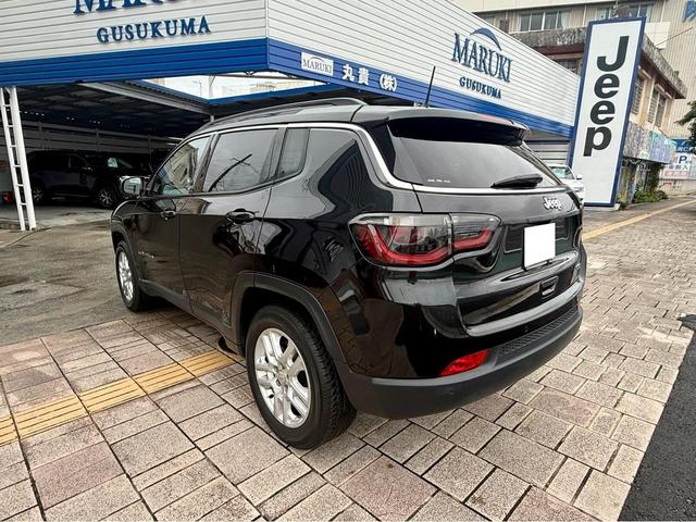 ７スロットグリルはもちろん、ボクシーなフォルムや丸目ライトなどＪｅｅｐの伝統的なデザインを受け継いだ圧倒的な存在感。