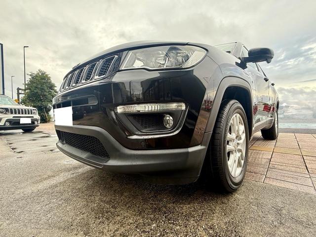 Ｊｅｅｐコンパスの個性を際立たせるフロントバンパー！外観のアクセントとして、Ｊｅｅｐらしいワイルドな印象を演出します。