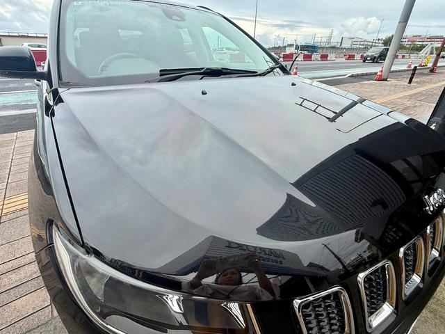 力強いデザインのボンネットフードがＪｅｅｐらしさを際立たせています。フロントからの迫力ある印象が魅力です。