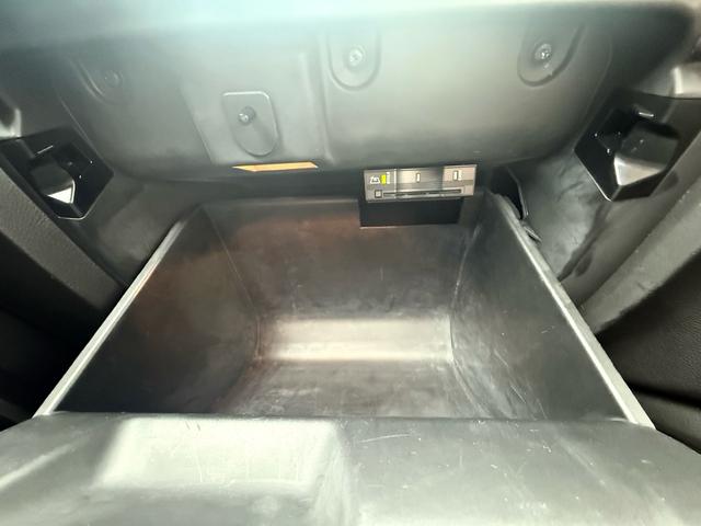 ＥＴＣはグローブボックス内に装備されてまります。高速道路の乗り降りも楽々です！