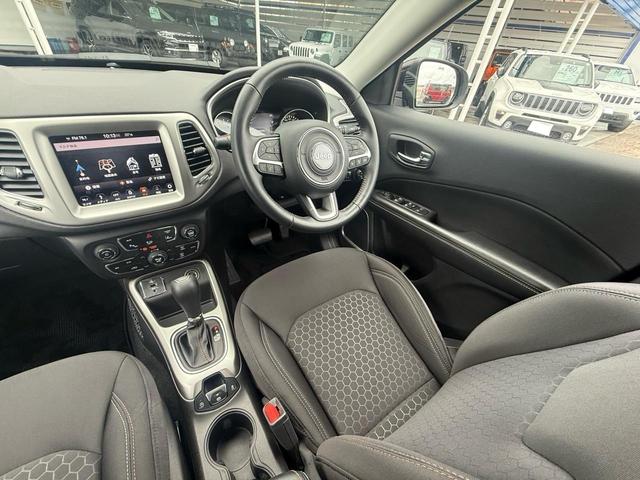 納車後は自社整備工場にて経験豊富なフロント・整備スタッフにてお客様のお車をメンテナンスさせていただきます。車検・点検整備・事故後の修理等アフターサービスも安心です。