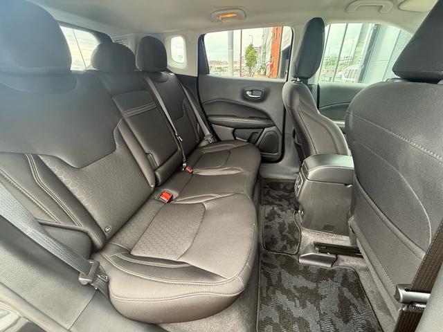 走行距離は５０１００ｋｍで安心してお乗りいただけます。長さ４４０ｃｍ幅１８１ｃｍ高さ１６４ｃｍ