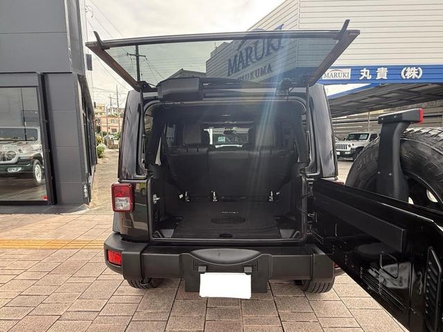 ２段で開くリアゲートは使い勝手も良く日常からアウトドアまで幅広く活躍します