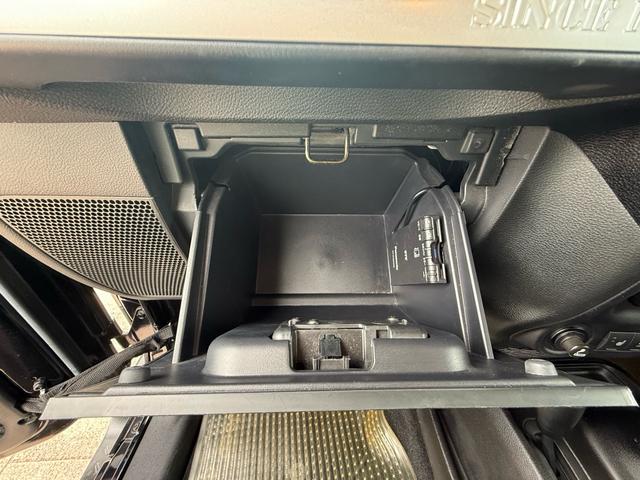 ＥＴＣはグローブボックス内に装備されてまります。高速道路の乗り降りも楽々です！