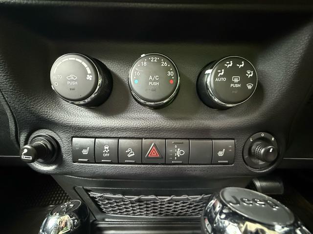 盗難防止装置／オプション本革シート／サイドビューモニター／ヒルディセントコントロール／シートヒーター／クルーズコントロール／サイドカメラ／ＥＴＣ付／ナビゲーション／ＣＤ付／ＴＶ付／１８インチホイール