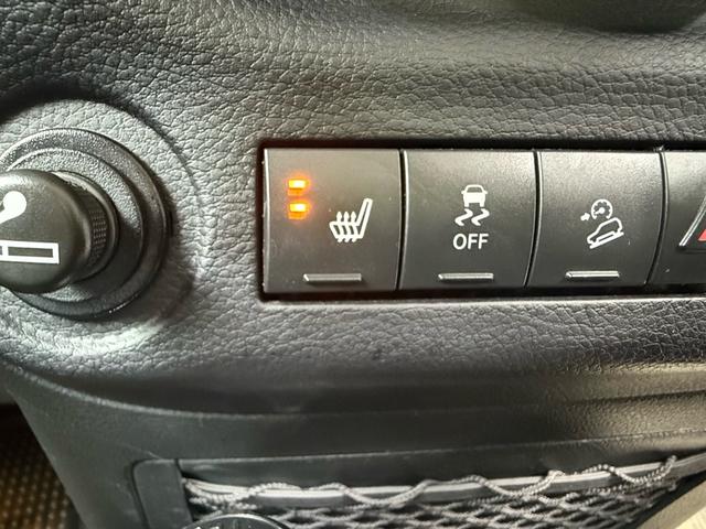 シートヒーターを搭載。寒い季節でも素早く身体を温め、快適なドライブをサポートします。