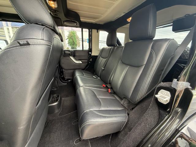 足元も広く長距離ドライブも狭さを感じさず快適にお乗りいただけます。