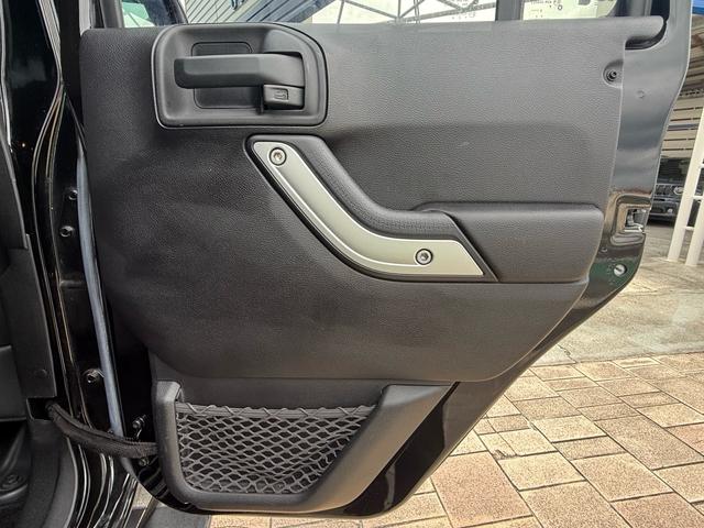 走行距離は５２０００ｋｍで安心してお乗りいただけます。長さ４７０ｃｍ幅１８８ｃｍ高さ１８４ｃｍ