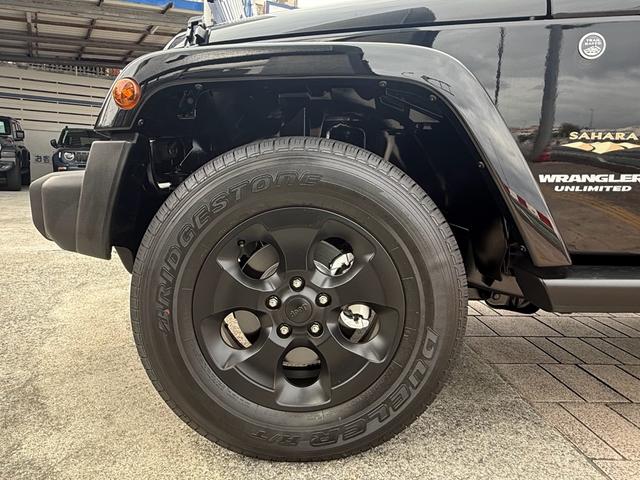 Ｊｅｅｐらしい力強い足元のデザイン！乗り心地と安定感を両立した、バランスの良い全体的にきれいな足回りです。